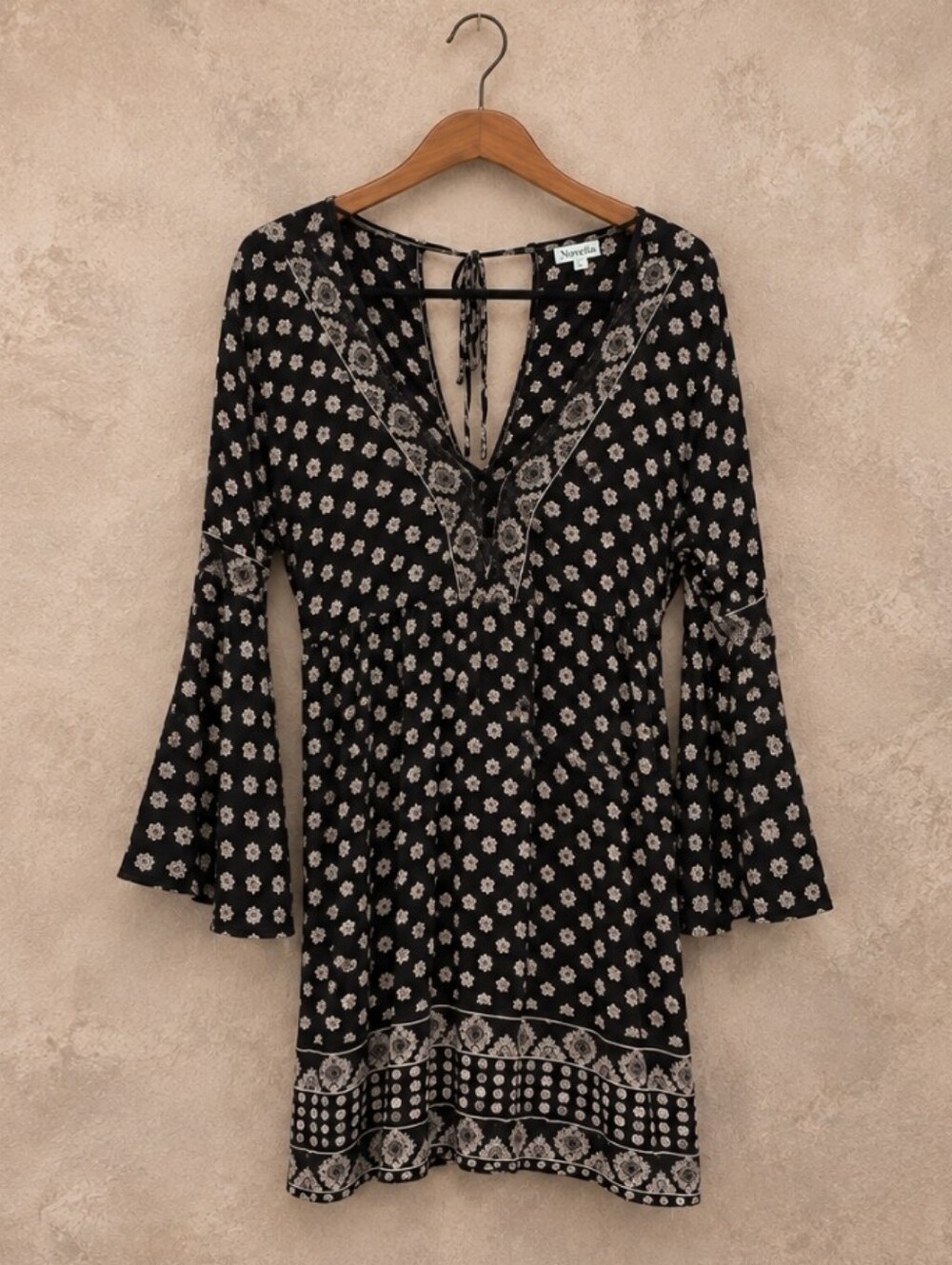 Nostalgia Black And Cream Bell Sleeve Tunic